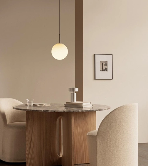 modern-minimalistischer-essbereich-marmortisch